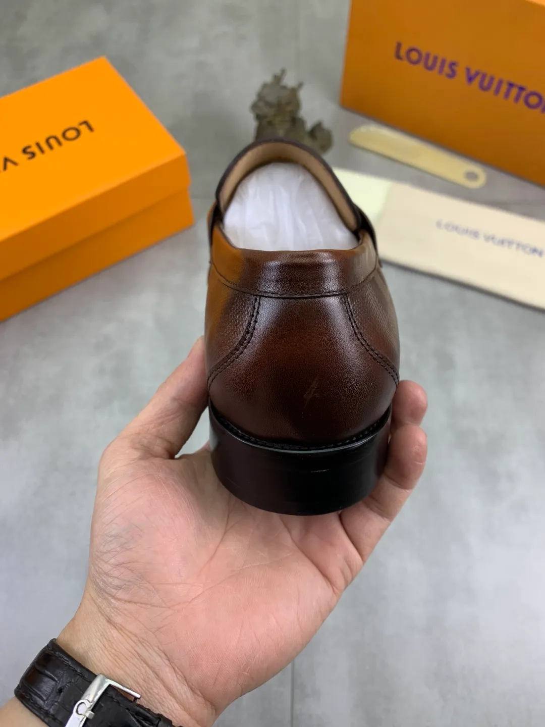 Men's men's shoes 💰P520 New style 💶[LOUIS VUITTON] Water-dyed Niuli Original order New style 🍀LV Louis Vuitton *——Top version of LV classic leather shoes! Made of imported original calfskin, original leather side strips and wear-resistant high-end rubber outsole! High quality products! Color: Black optional Size: 39-44 (45 customized)